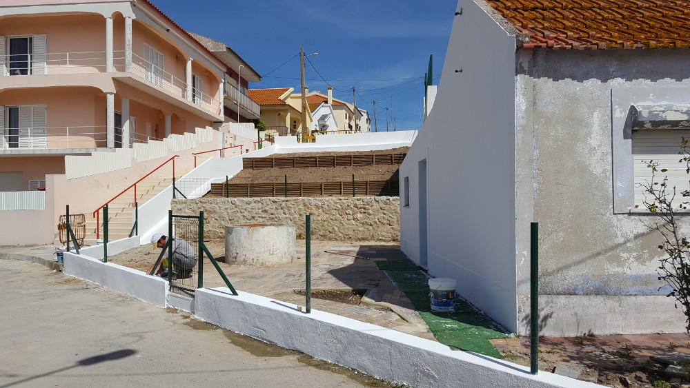 Escadas operacionais na rua Tomás Ribeiro