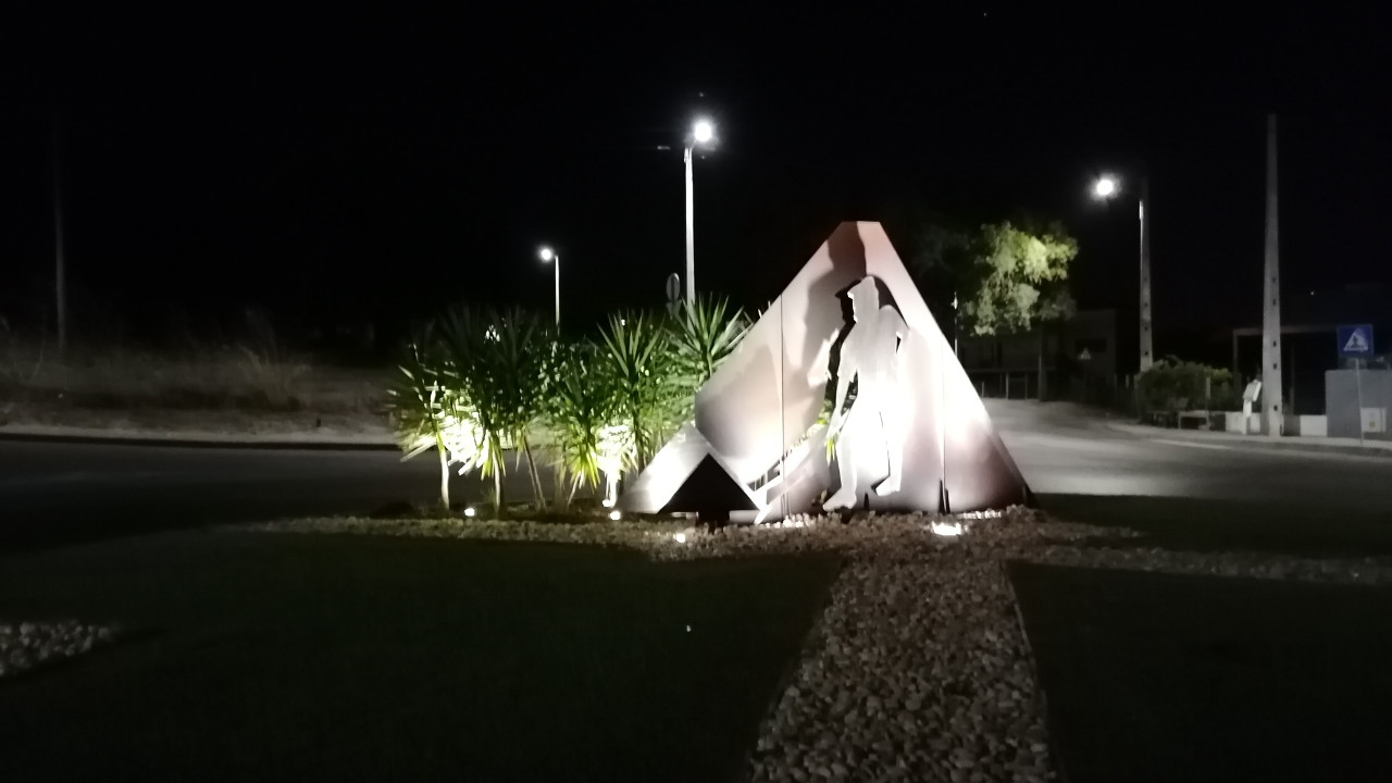 Monumento ao Salineiro recebe iluminação