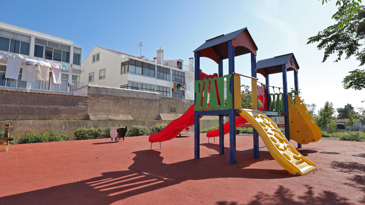Câmara recupera parques infantis do concelho